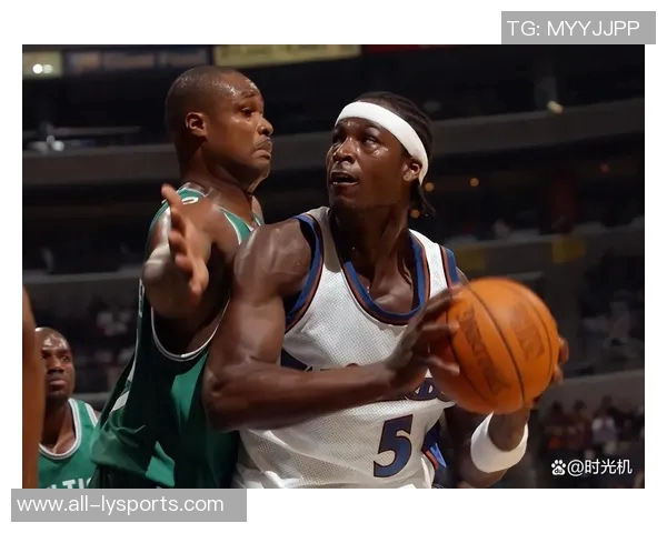 夸梅:布朗尼在主场比赛中表现得如同被车灯照射的迷茫鹿