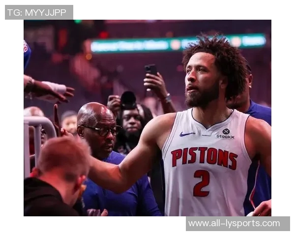 爱德华兹状态低迷半场仅得6分失误频繁表现不佳需调整状态